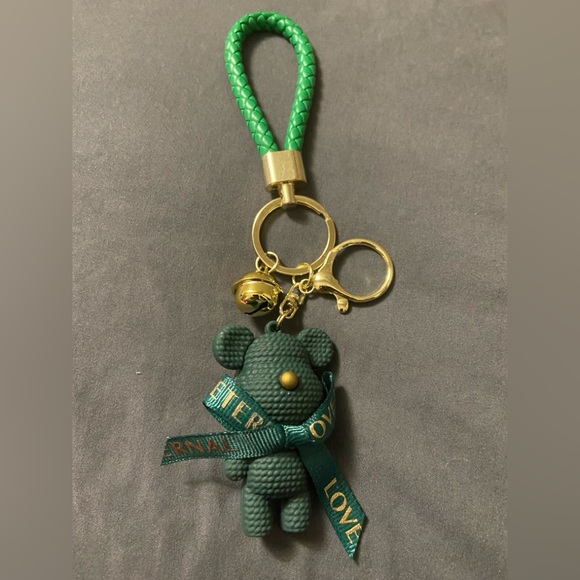 🔥Free With purchase For Posh Show 🔥🔥🔥Resin Teddy Stylish Keychain - Picture 1 of 5